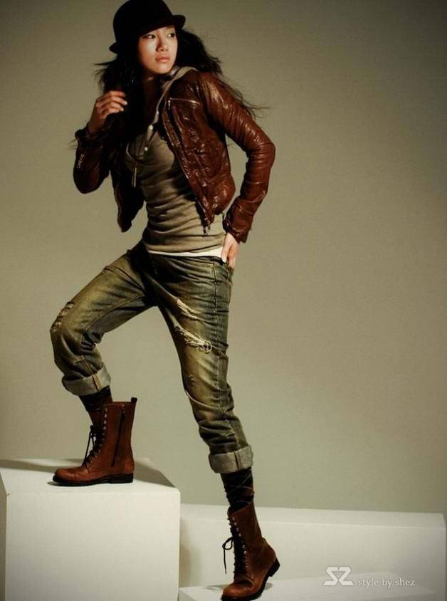 秋冬时尚无头绪 看韩国美眉展皮衣魔力