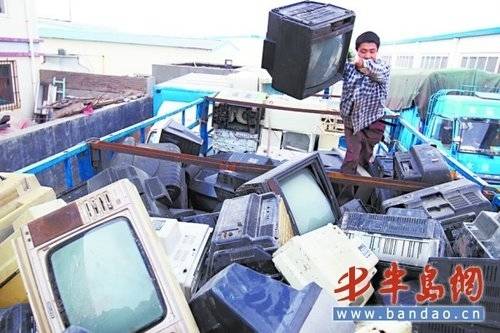 探访旧家电回归之路21英寸电视拆出30元