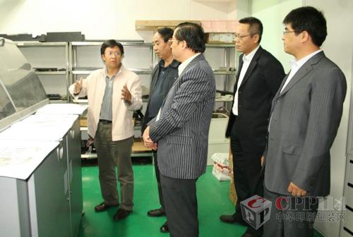 上海印包到访方正电子 再推战略合作