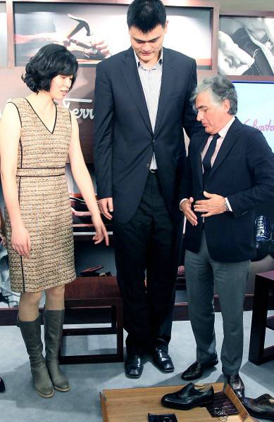 姚明夫妇为找皮鞋千里寻得意大利工匠