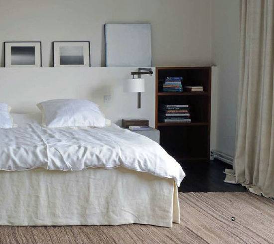 既能储物又可装饰的卧室点睛床头柜