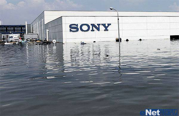 洪水未退 尼康索尼工厂仍有2米水深