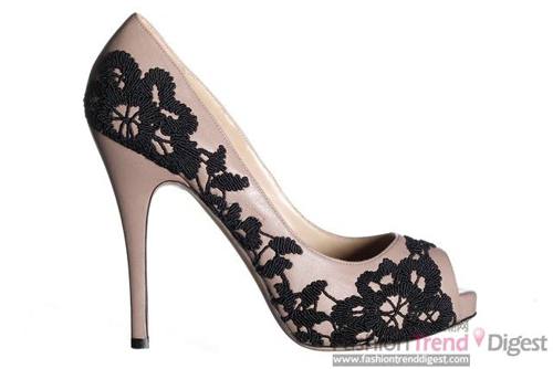 Valentino蕾丝图案高跟鞋被评为最性感鞋子