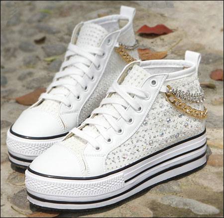 妈妈们注意了！儿童不宜穿厚底鞋