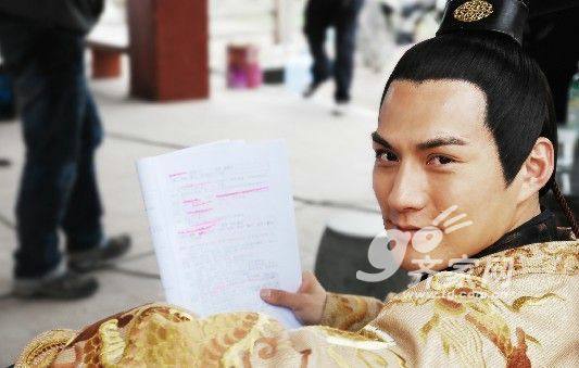 明星家居：严宽疑结婚 晒北京大房子