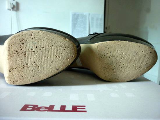 聚焦真相：百丽女士皮鞋遭遇“马蜂窝”