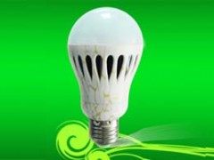 供应LED石墨散热器塑料球泡灯（5W.7W）