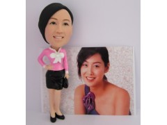 给对方一个惊喜吧，用朋友的照片。给对方做一个卡通形象！