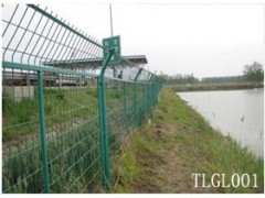 样式比较新颖的公路隔离栅护栏网