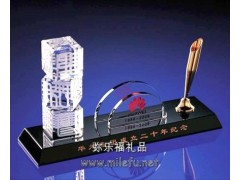 白云办公文具台座定制，弥乐福礼品